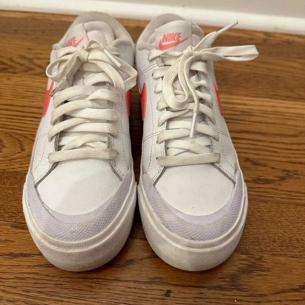 Nike White and pink Women's Sneakers - Picture 2 of 4